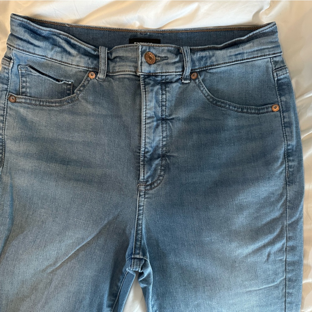 Express Women’s Skinny Jeans in Light Blue Wash